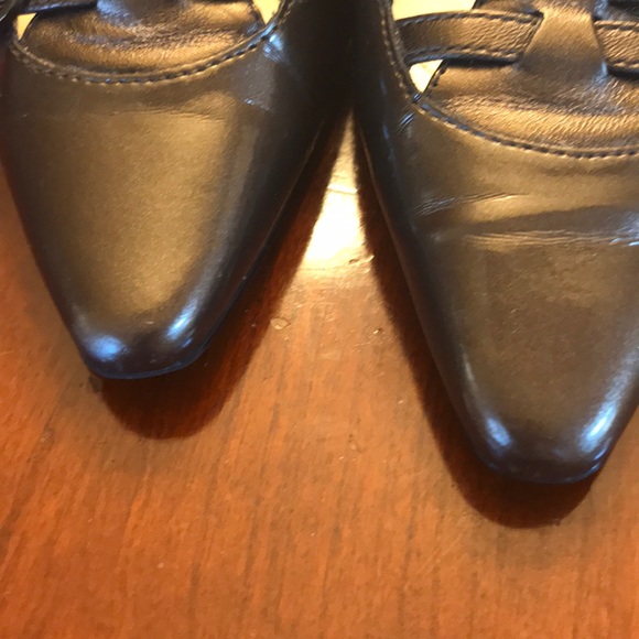 Tahari One Inch Heel - Picture 5 of 5